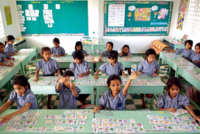 Niñas escolarizadas en Camboya