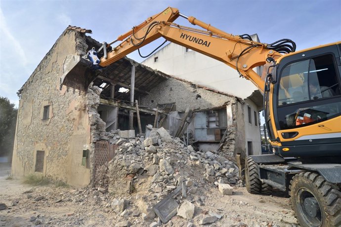 Derribo Del Edificio Ubicado En El Nº 5 De La Calle Sepúlveda