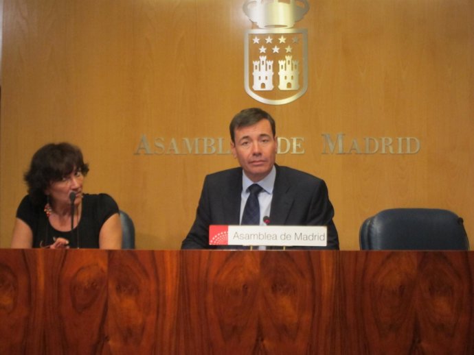 Tomás Gómez Y Encarnación Moya En Rueda De Prensa