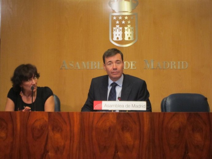 Tomás Gómez Y Encarnación Moya En Rueda De Prensa