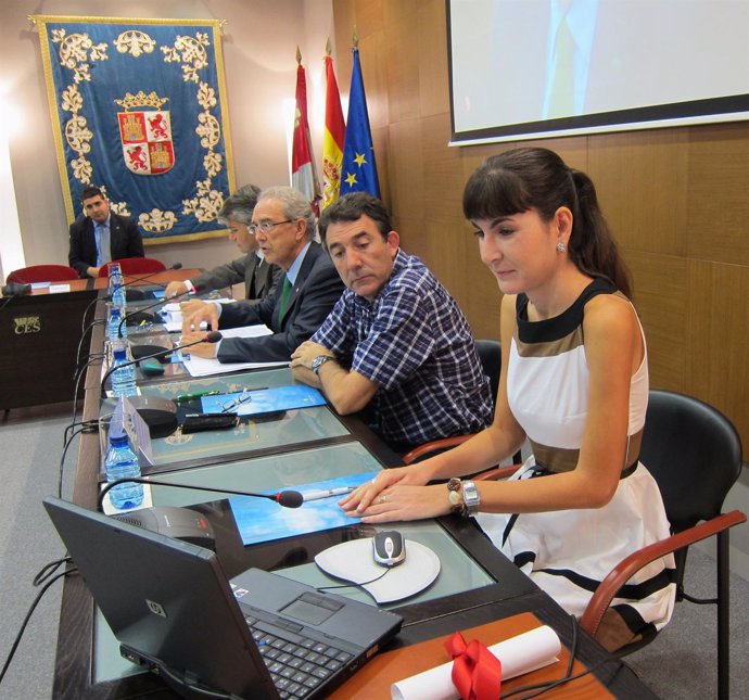 La Profesora De La UME Cristina Vilaplana Presenta Su Estudio Sobre Dependencia