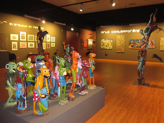 Una De Las Salas De La Exposición 'Colores De África', En El Centro De Historias