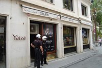 Los miembros de la joyería solo sufren "irritaciones" por el aerosol de los atracadores