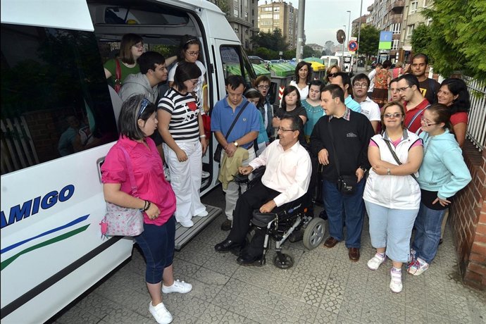 Visita De Los Alumnos De La Fundación Síndrome De Down A La Zona Oriental 