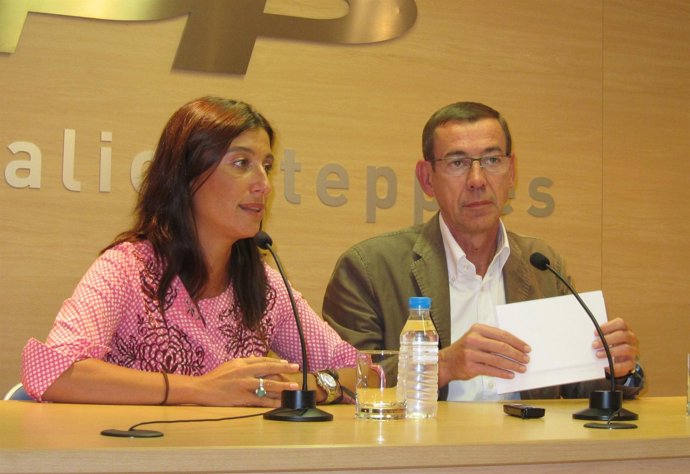Clemente Y Mónica Lorente En La Rueda De Prensa En Alicante
