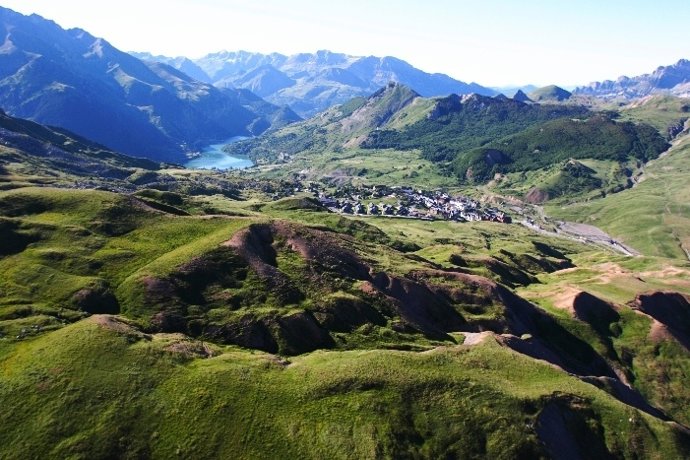 Imagen de la estación de Formigal en verano