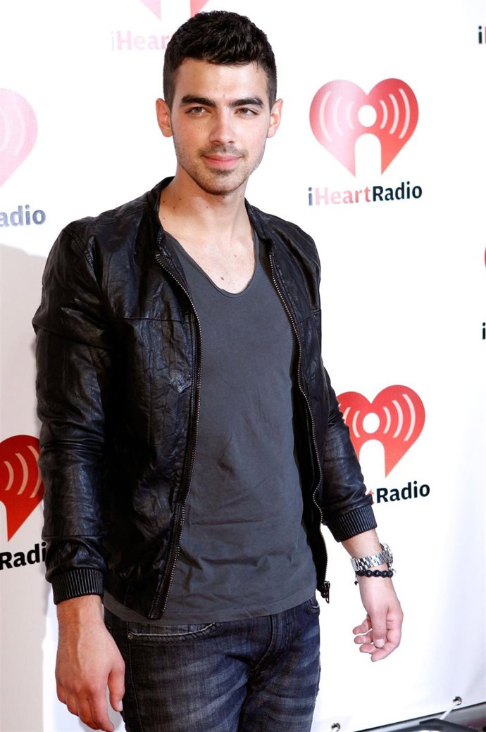 Joe Jonas Posando En Un Photocall