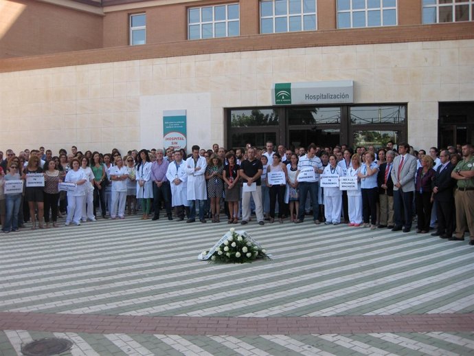 Concentración De Compañeros De El Poniente Tras La Muerte Por Violencia Machista