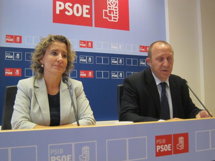 Aina Calvo Y Andreu Alcover En La Sede Del PSIB. 