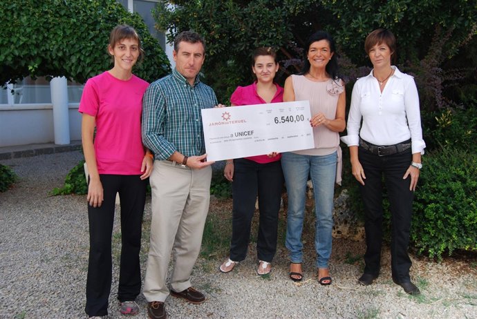 Donativo Del Jamón De Teruel A UNICEF
