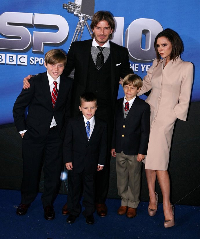 David Beckham,  Victoria Beckham y sus hijos en un evento