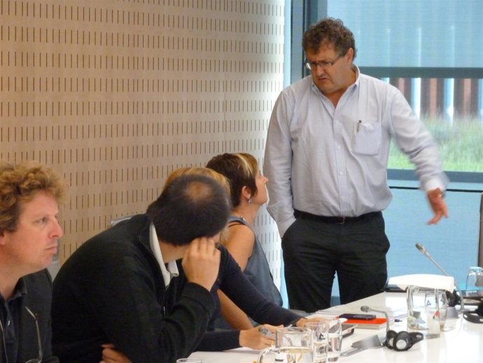 Arantza Tapia Charla Con Alduntzin En La Comisión