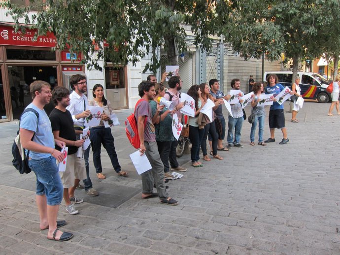 Los Jóvenes Socialistas Se Manifiestan En Cort