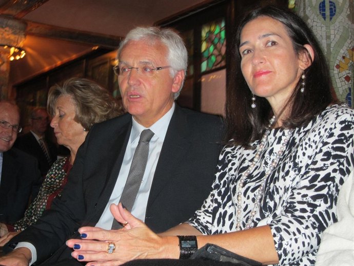 El Conseller Ferran Mascarell Y La Ministra Ángeles González Sinde