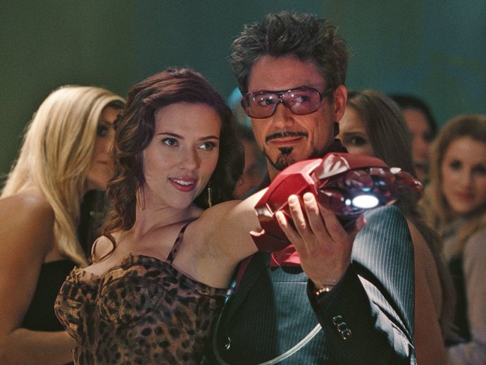 Scarlett Johansson Y Robert Downey Jr. En Iron Man 2