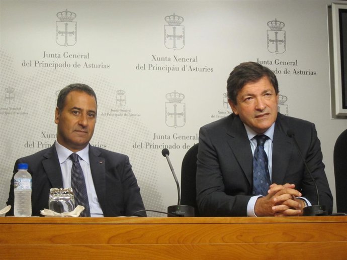 Fernando Lastra Y Javier Fernández En Rueda De Prensa.