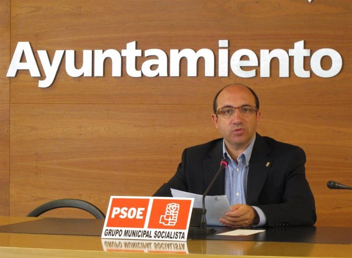 Vicente Urquía, En La Rueda De  Prensa