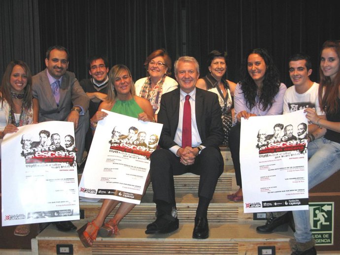 Emilio Del Río Con Los Grupos De Teatro De La XXVII Muestra