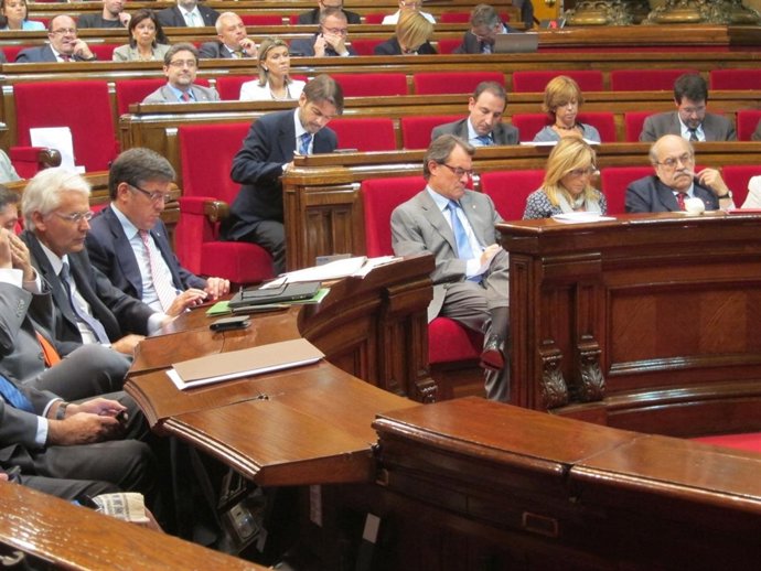 El Govern En El Pleno Del Parlament