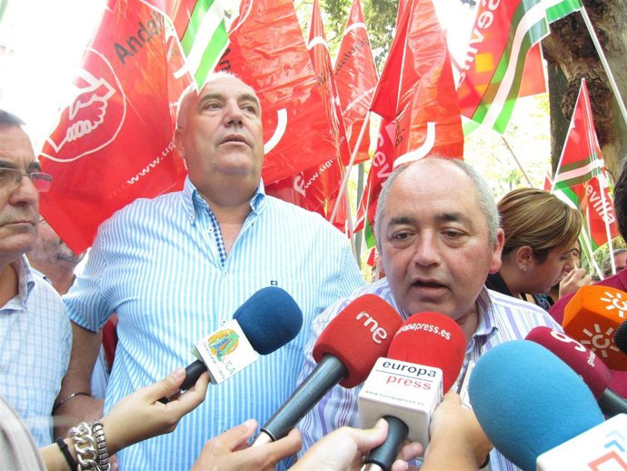 Francisco Carbonero Y Manuel Pastrana En Una Concentración En Sevilla