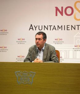 El Portavoz Del Grupo Socialista En El Ayuntamiento De Sevilla, Juan Espadas