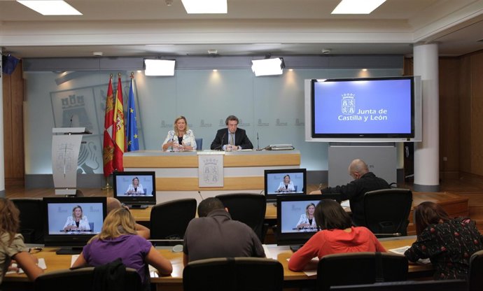 La Consejera De Hacienda, Pilar Del Olmo, Y El Consejero De La Presidencia