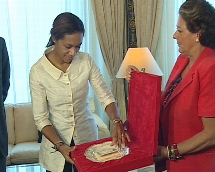 Reunión De Trabajo Entre Lola Johnson Y Rita Barberá