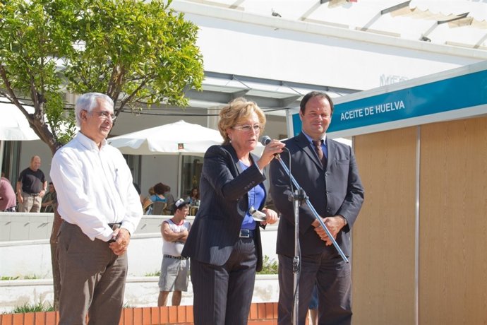 La Presidenta De La Diputación De Huelva, Petronila Guerrero, En Faro.