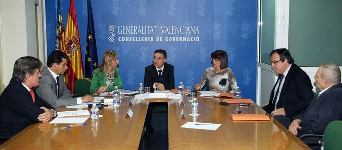 Castellano Con Expertos Que Presentan Alegaciones