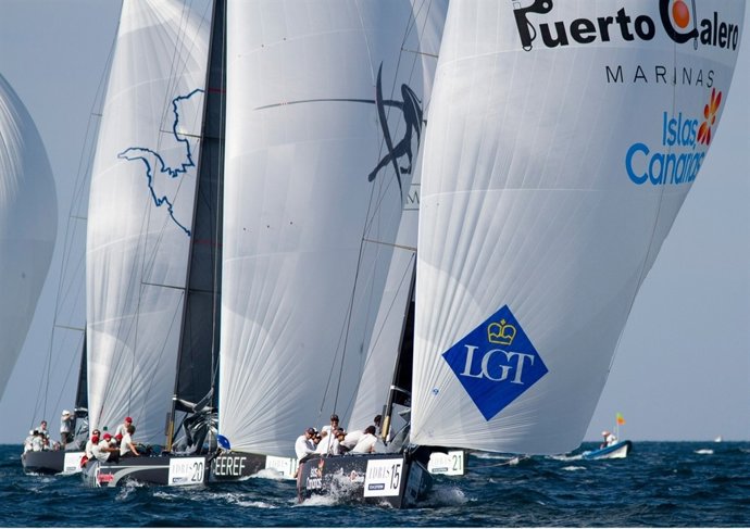 El 'Islas Canarias Puerto Calero' En La Adris RC44' Cup