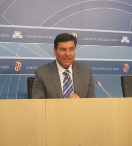 El Portavoz Del PP En Las Cortes, Carlos Fernández Carriedo