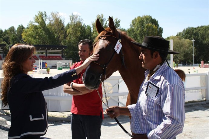 Silvia Clemente En El Centro Ecuestre De Castilla Y León