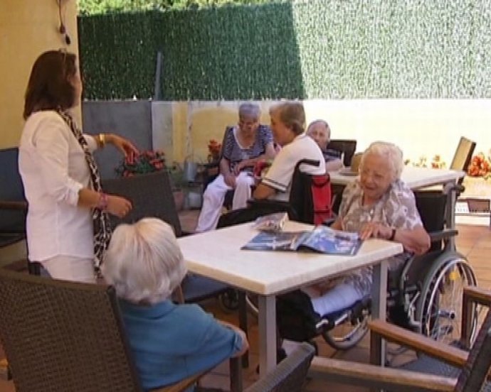 Familiares de ancianos catalanes lamentan recortes