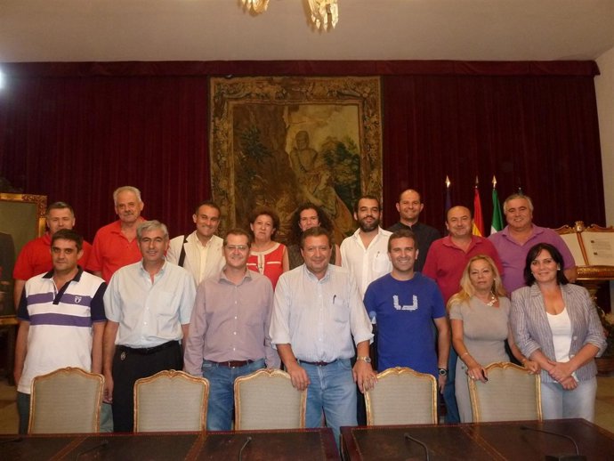 Los Asistentes A La Reunión