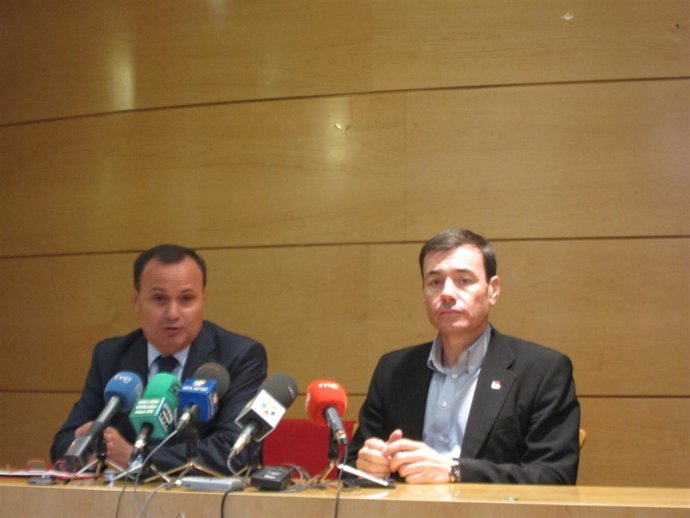 Tomás Gómez Y Ángel Viveros En Rueda De Prensa