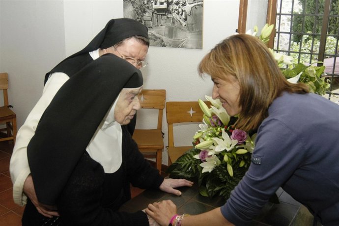Guarinos Visita A Sor Teresa
