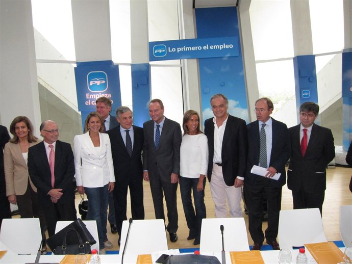 Mesa Del Foro Del PP Sobre Pymes