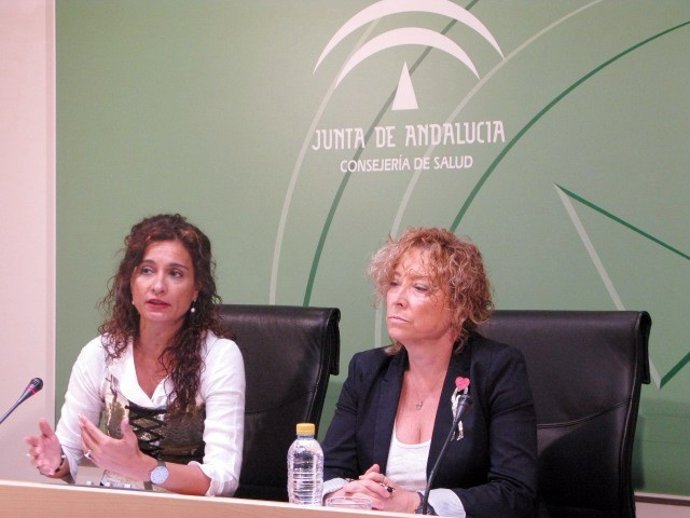 La Consejera De Salud, María Jesús Montero,  Con Pepa Ruiz, De Salud Pública