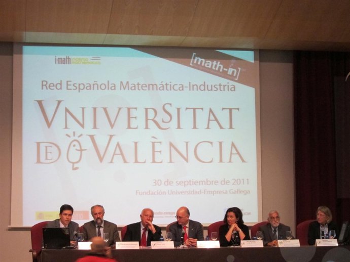 Luis Cueto, Segundo Por La Izquierda, En Acto De La Red Matemática-Empresa