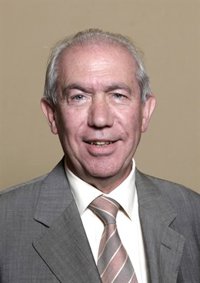 El consejero de Economía confía en los planes de producto de Opel España