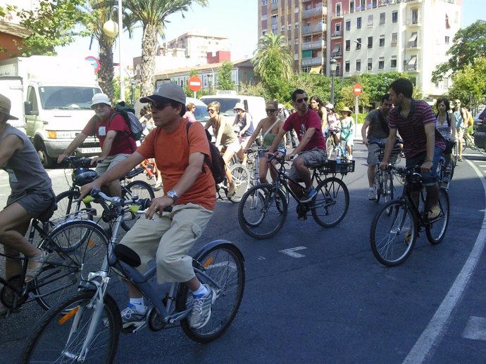 Manifestantes 'Indignados' Al Inicio De La Marcha En Bicicleta          