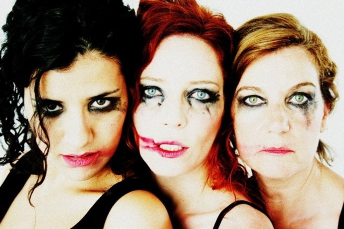 Carmela, Lili, Amanda