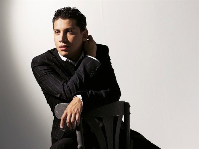 El Cantante Antonio Cortés