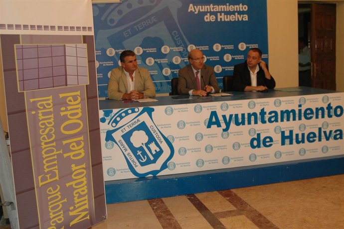 El Alcalde De Huelva Firma El Convenio Con Parque Empresarial Mirador Del Odiel.