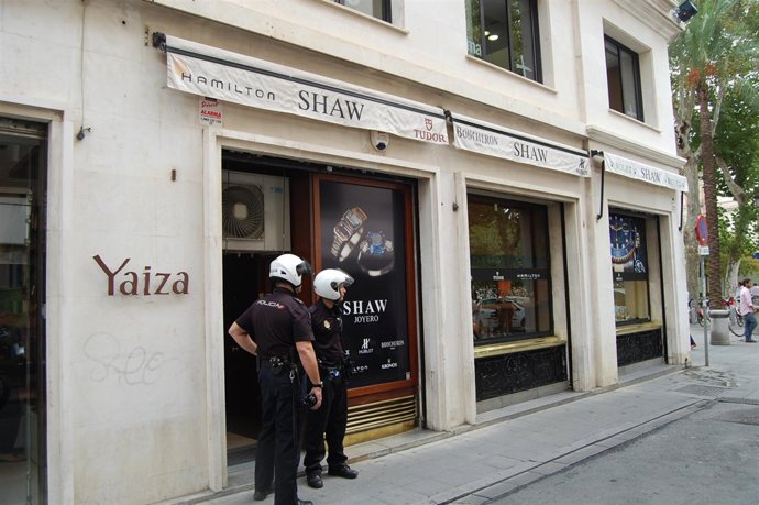 La Joyería 'Shaw' Después Del Atraco.