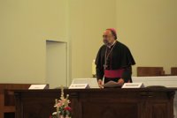 Sanz espera que el sínodo sirva a la Iglesia para encontrar la "novedad" necesaria