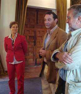 Elsa González (I), Junto A Pedro Arahuetes (C) Y Aurelio Martín.