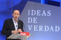 AMP2.- Rubalcaba propone subir un 10% el impuesto de tabaco y alcohol y eliminar desgravaciones a la sanidad privada
