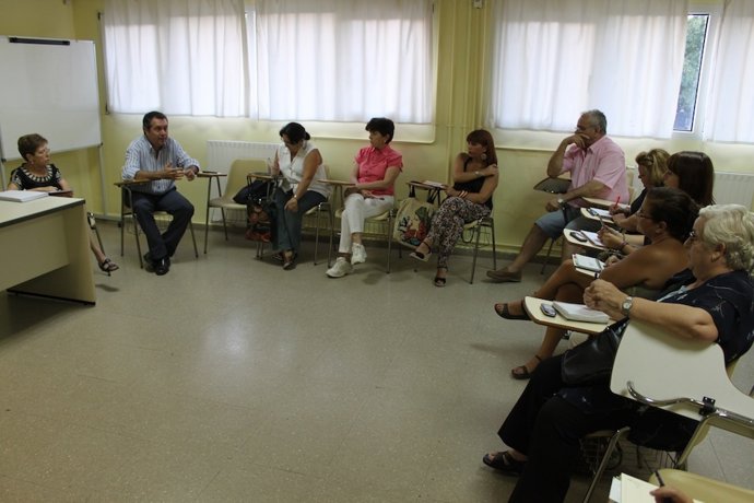 Espadas Durante La Reunión Con Representantes Del Polígono Sur