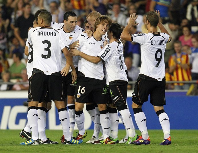 El Valencia Celebra El Gol De Canales
